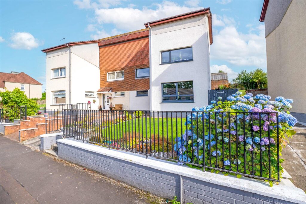 Queens Crescent, Chapelhall, Airdrie