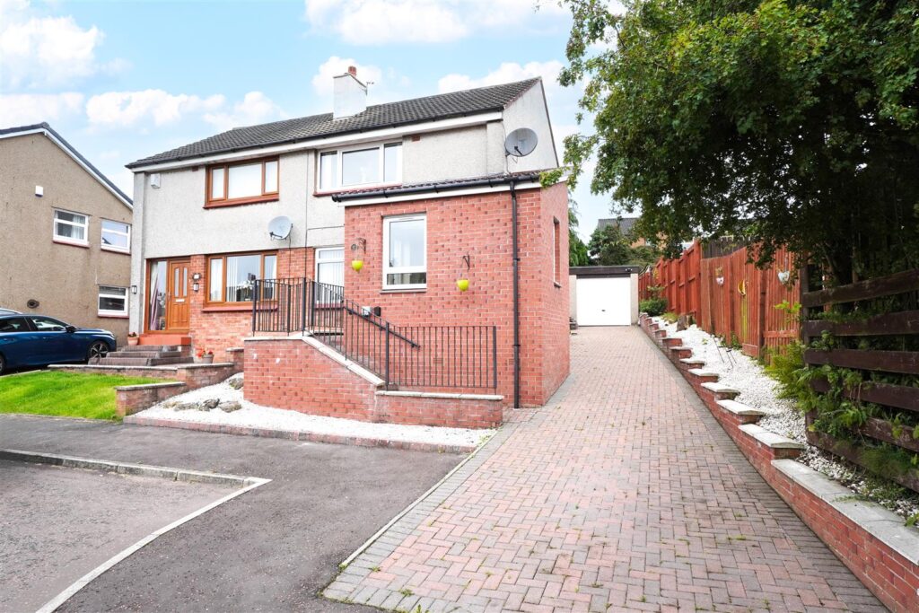 Devon Gardens, Carluke